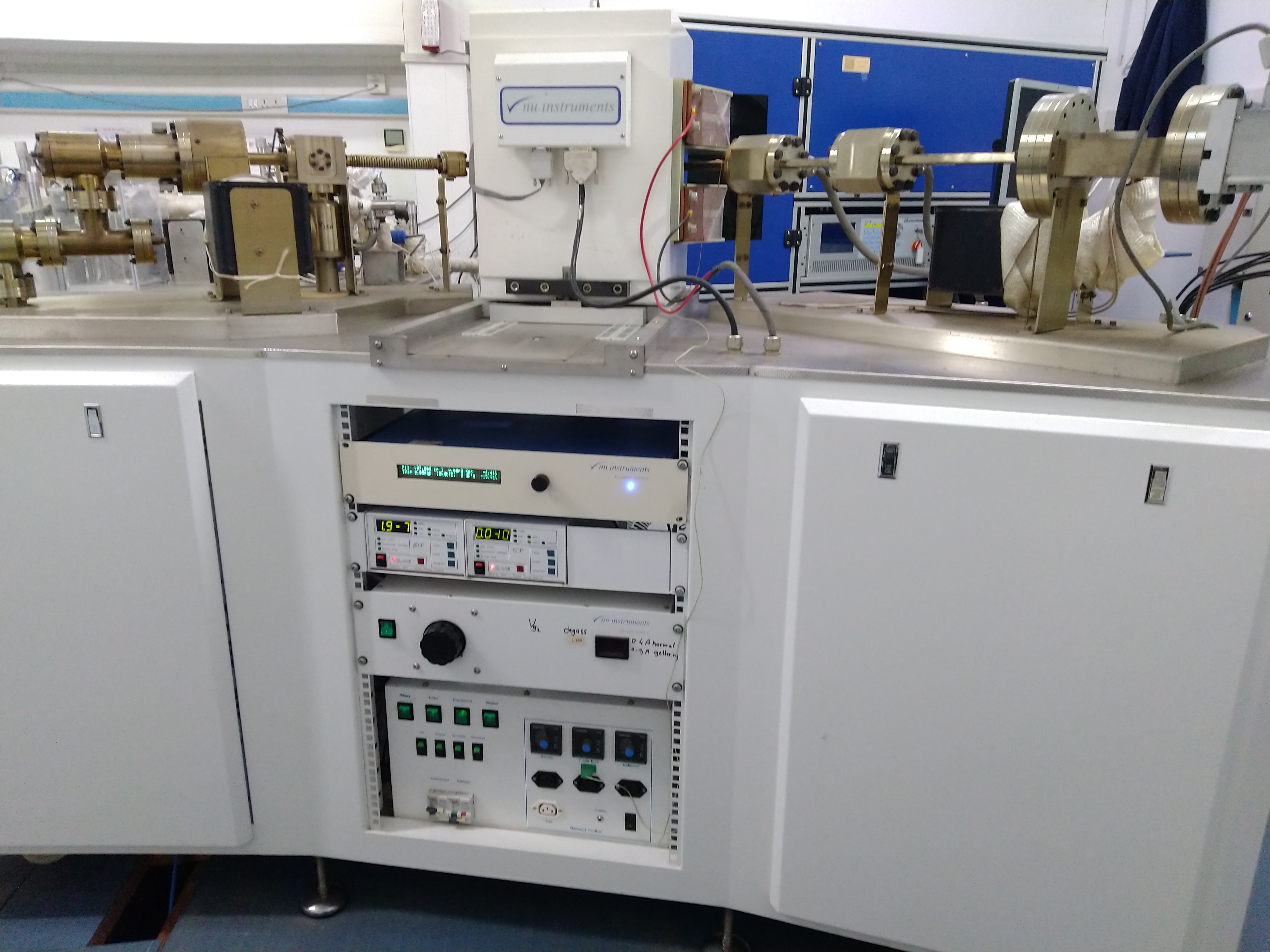 Noble Gas Mass Spectrometer Laboratory photo