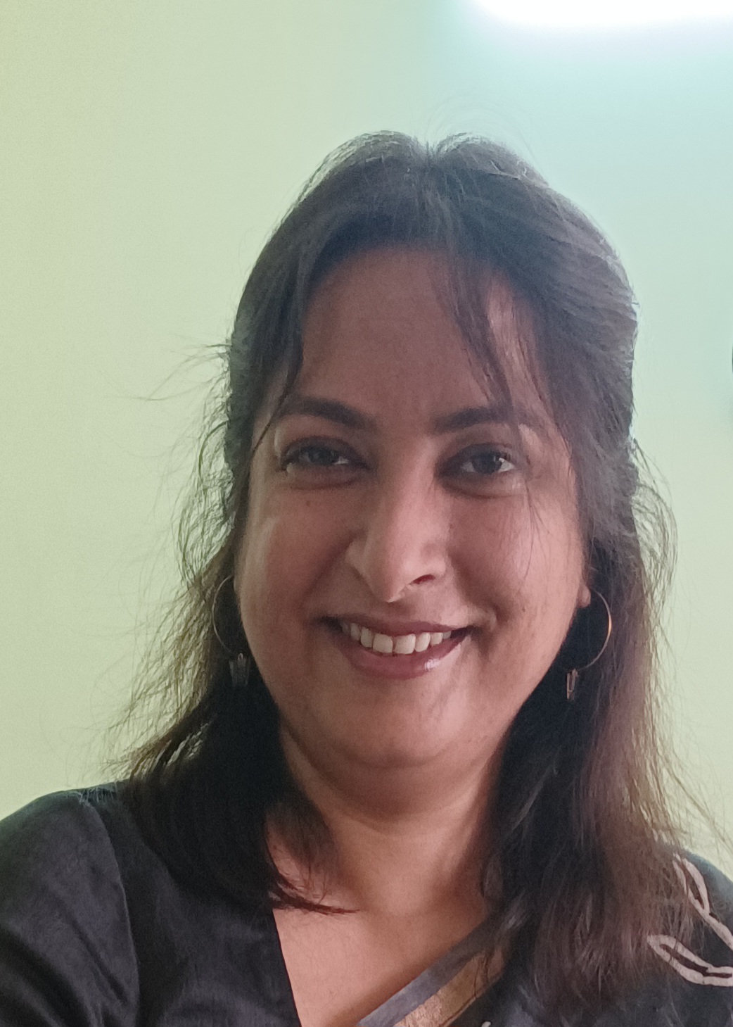 Dr Suratna Das